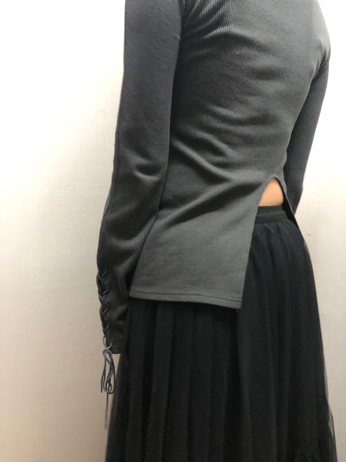 빈티지 그레이 컷아웃 아일렛 탑 상품이미지8