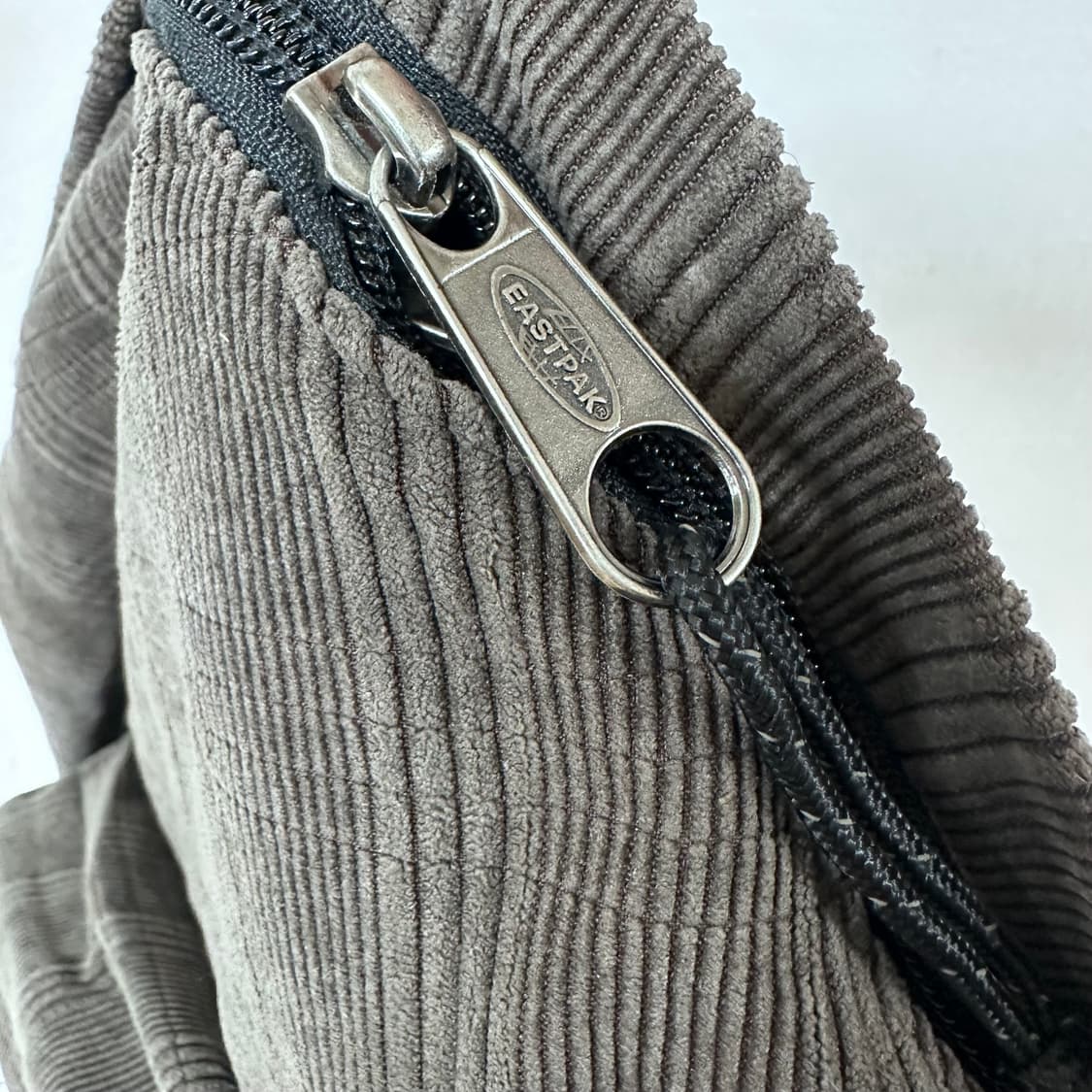 EASTPAK 이스트팩 데이팩 코듀로이 백팩 상품이미지7