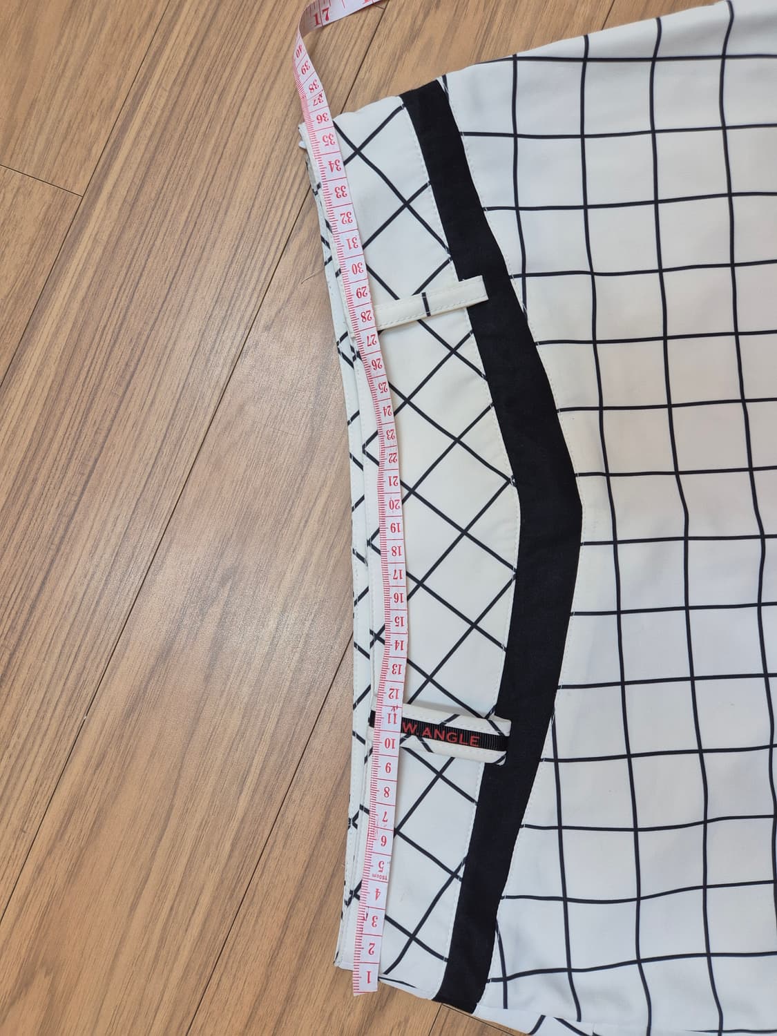 W.ANGLE 체크 패턴 미니스커트입니다

- 허리 둘레: 67-73cm 상품이미지6