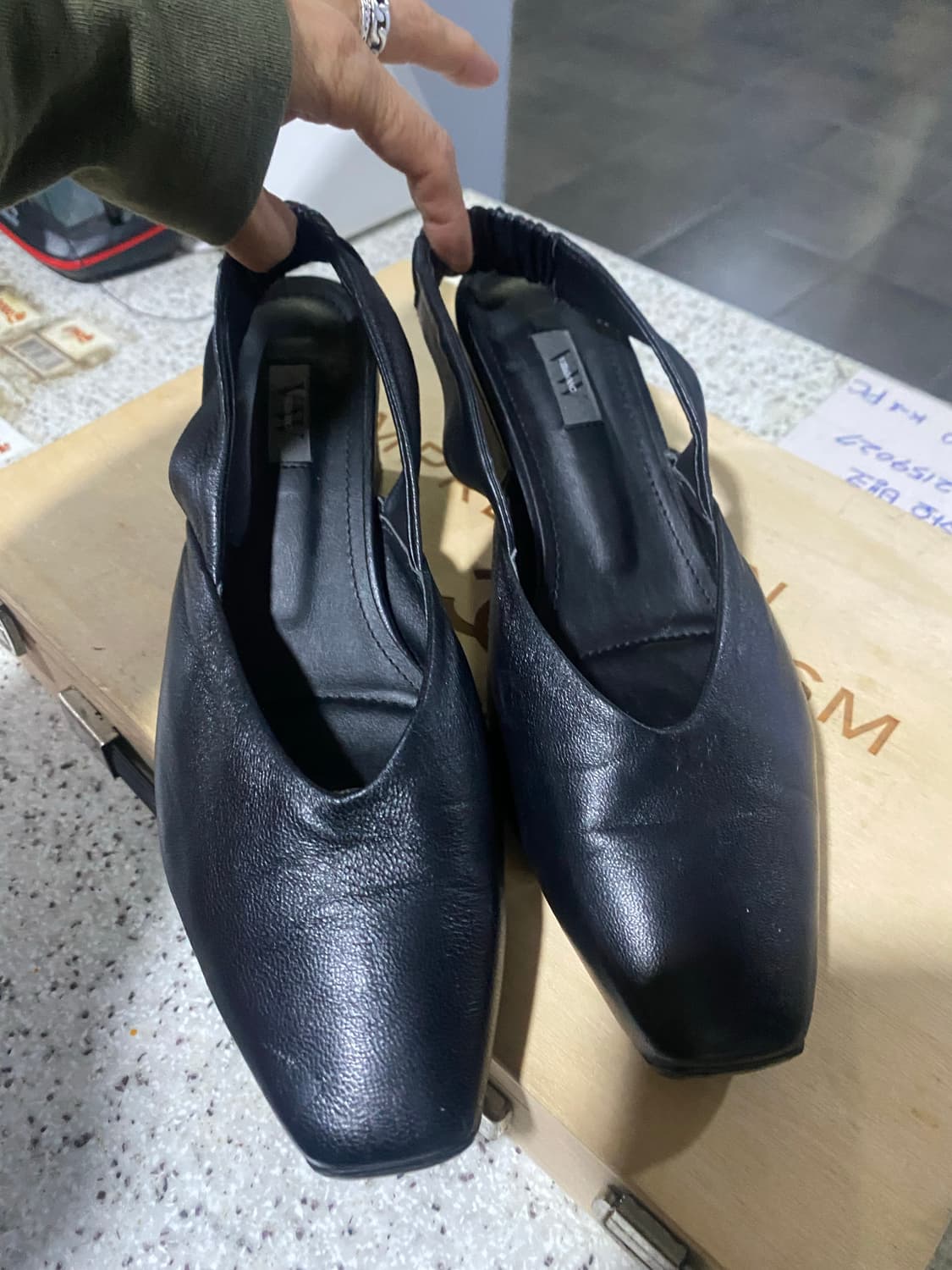 베라왕 블랙 가죽 슬링백 245mm 상품이미지1