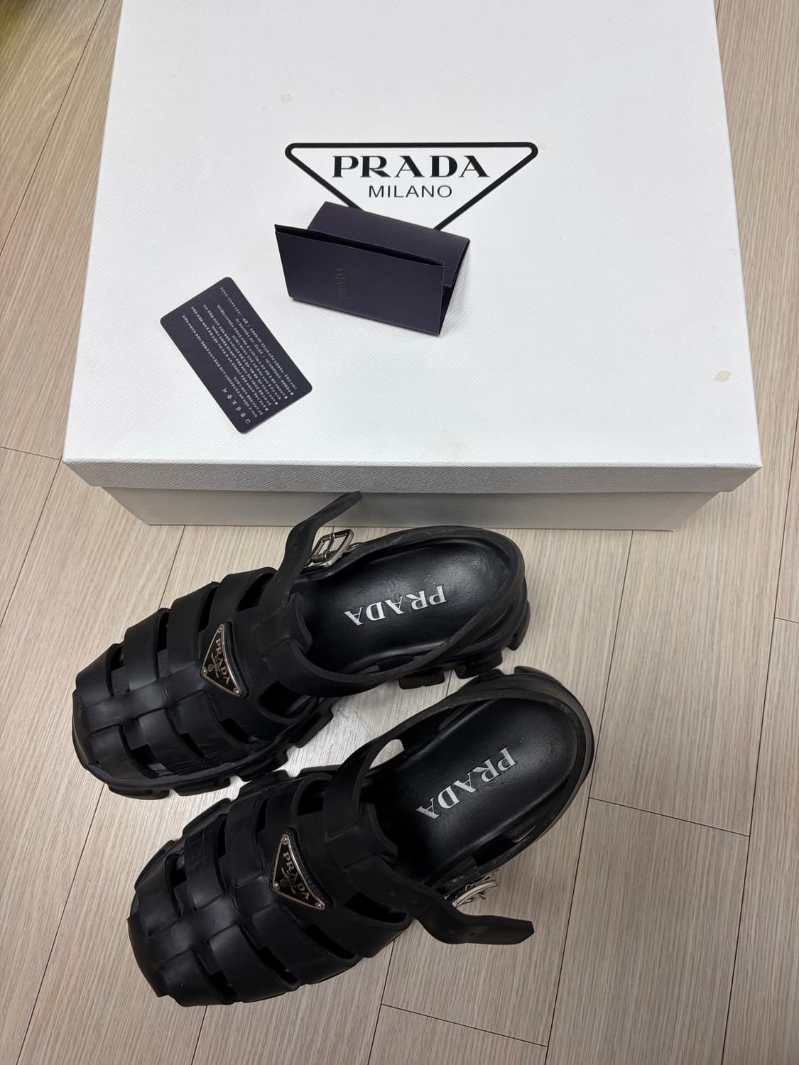 프라다 러버 샌들 250 상품이미지1