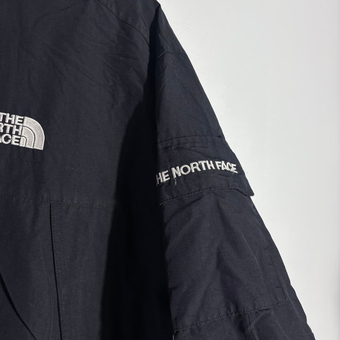 노스페이스 블랙 로고 후드 바람막이 자켓 (무료배송) 상품이미지3