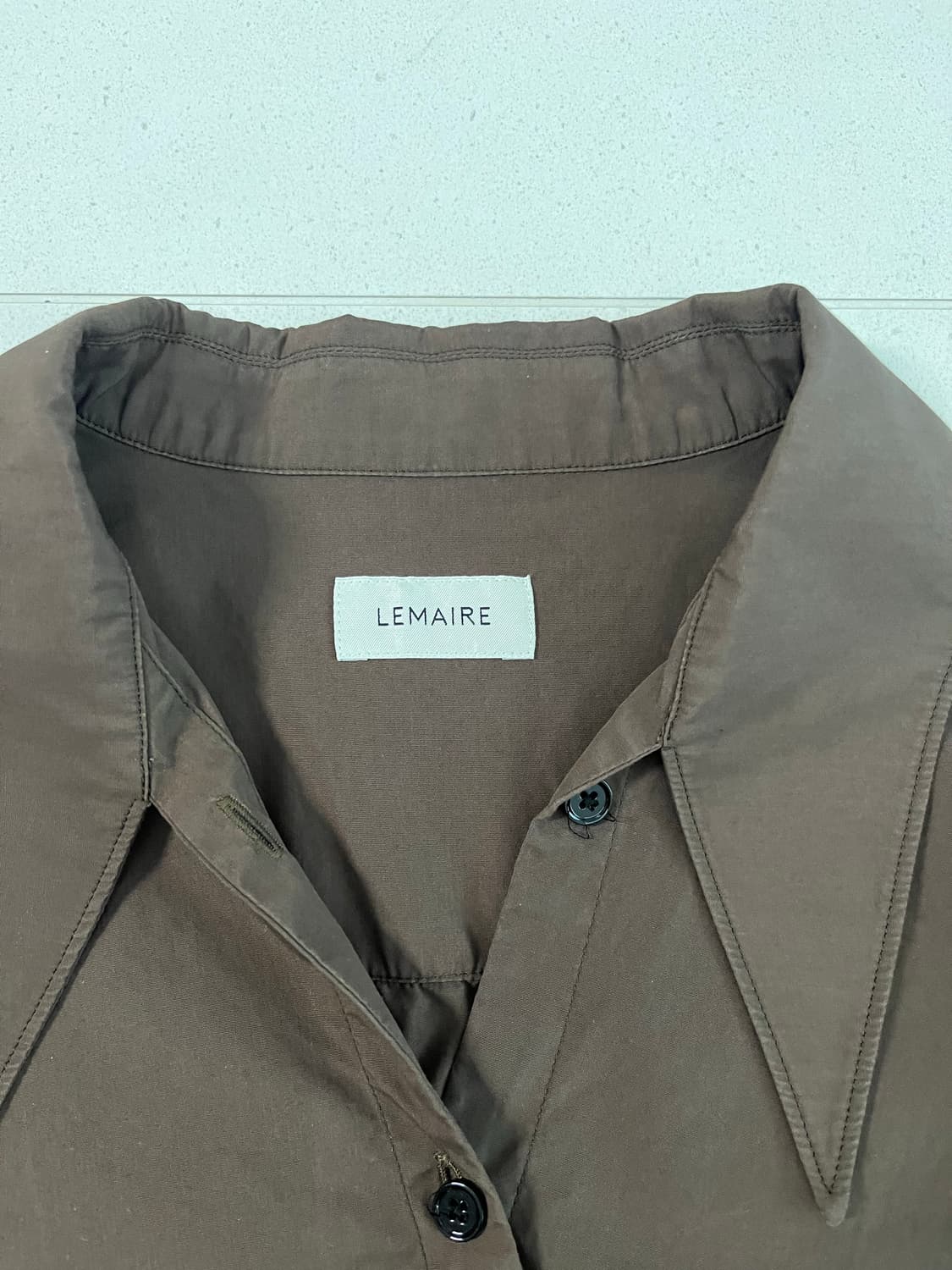 LEMAIRE 르메르 브라운 트위스트셔츠 상품이미지3