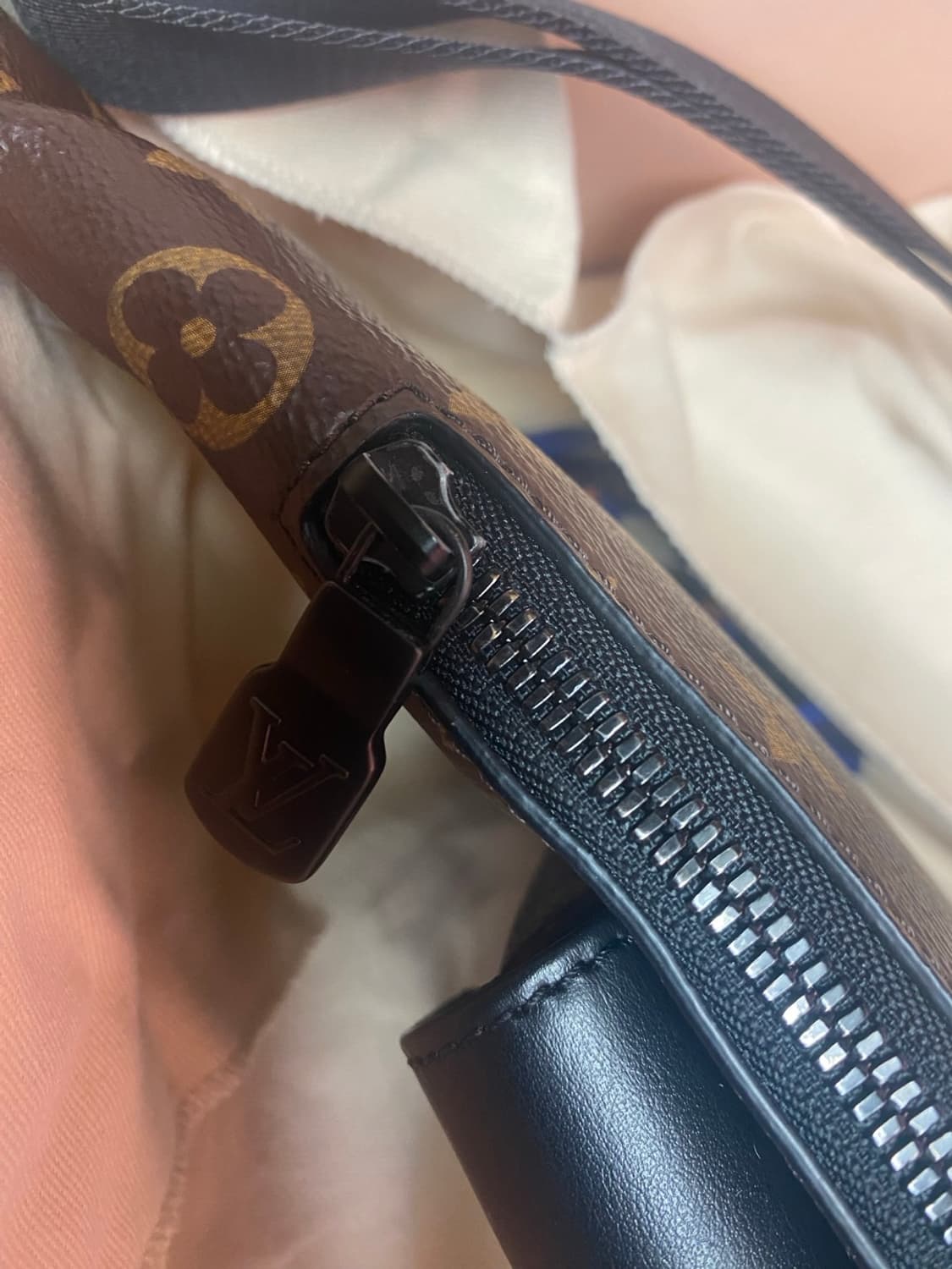 루이비통 크리스토퍼 범백 모노그램 마카사르 m45337 벨트백 힙색 상품이미지5