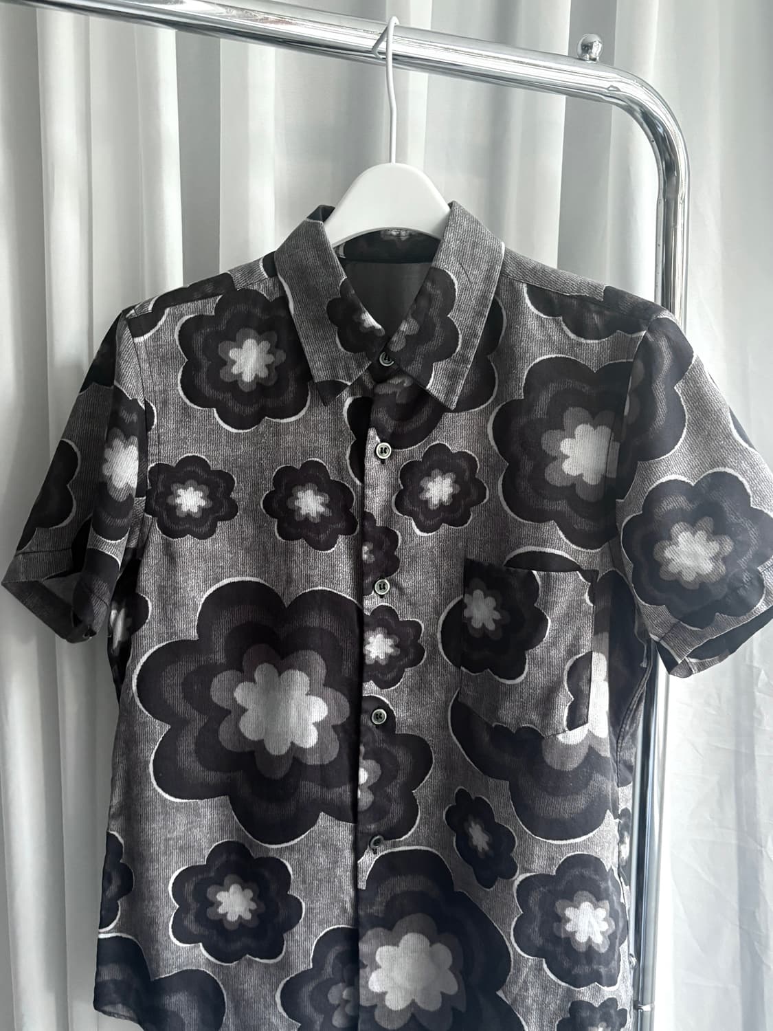 블랙 꼼데가르송 플라워 프린트 절개 셔츠 상품이미지2