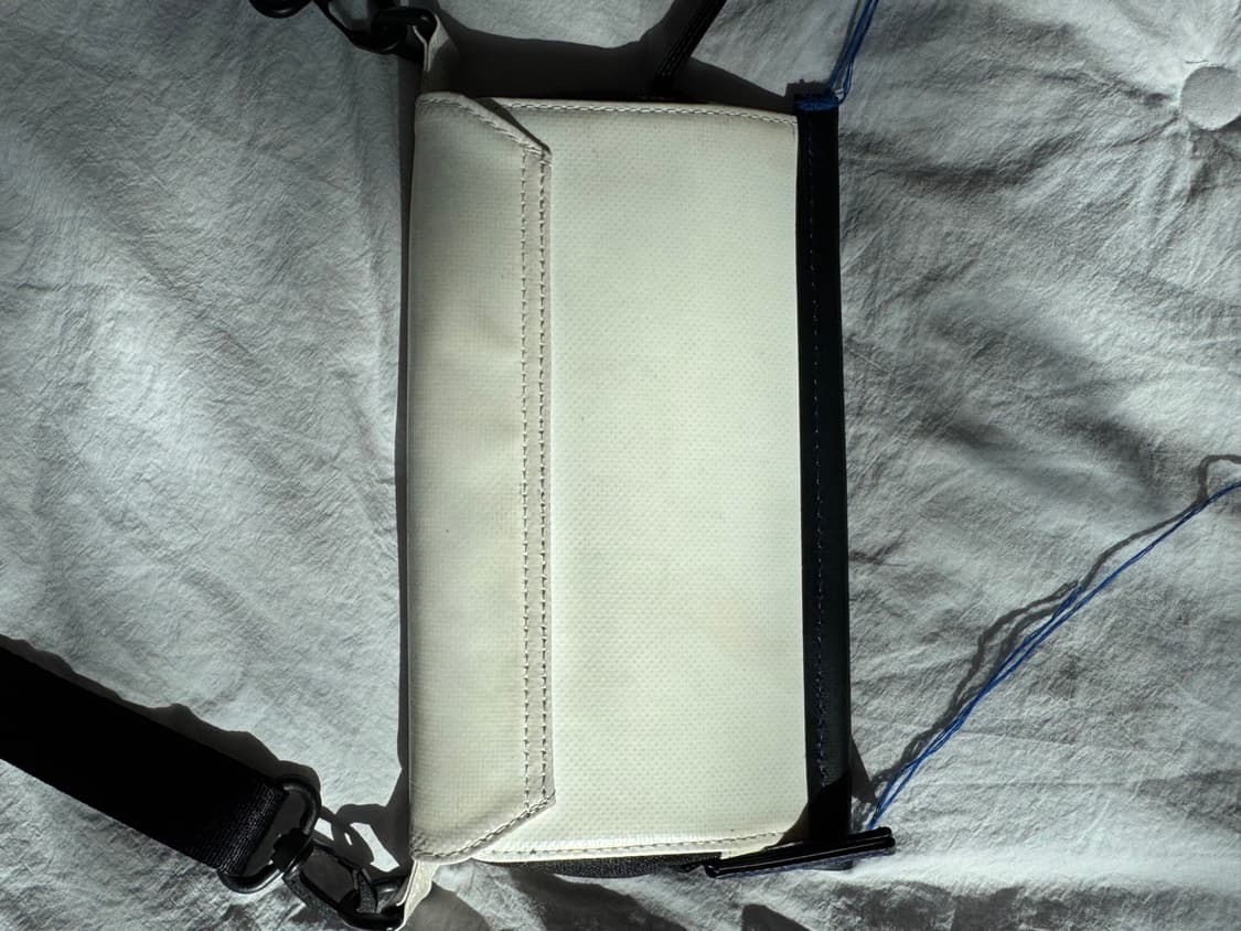 아더에러 트레이스 파이온 파우치 화이트 상품이미지3