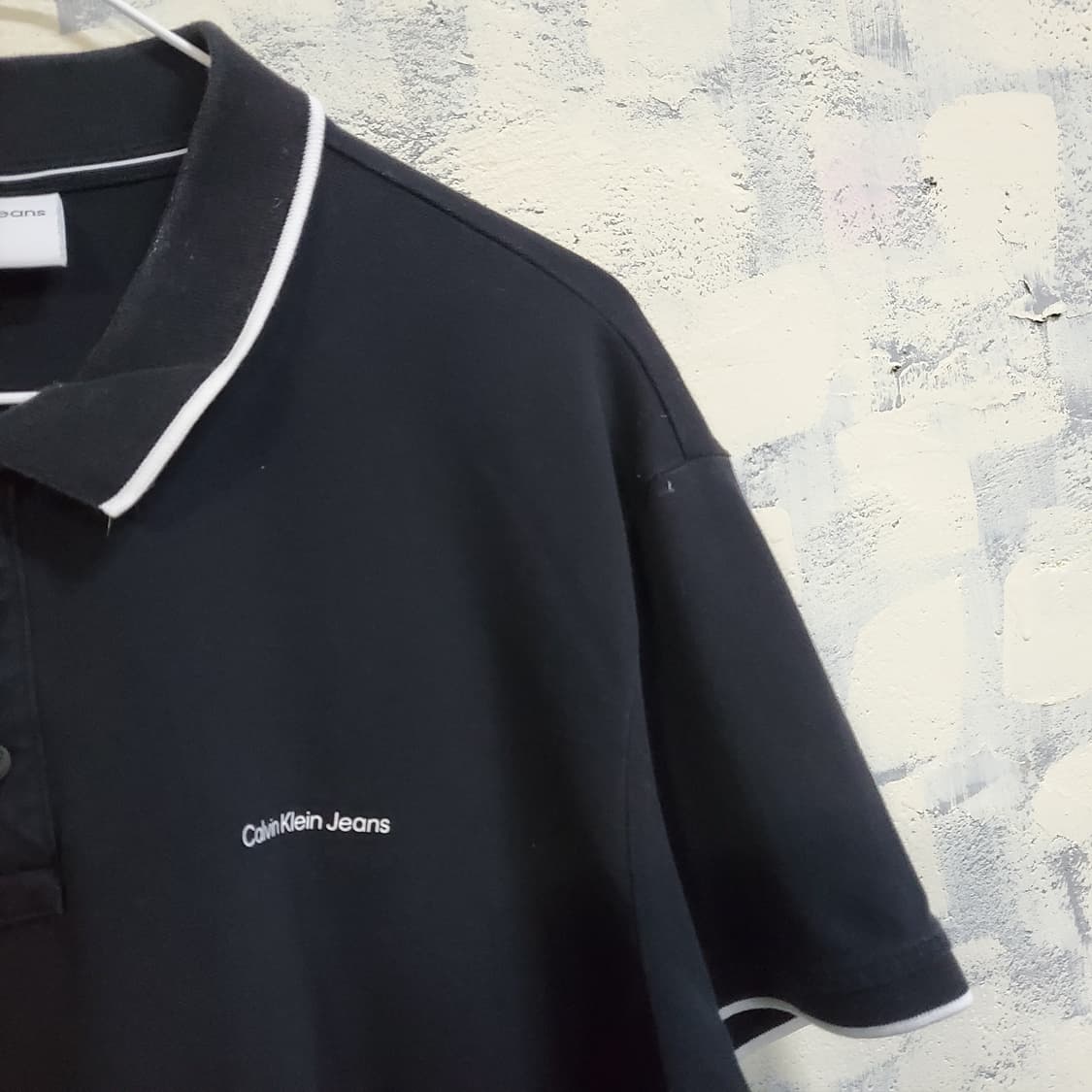 캘빈클라인진스 블랙 카라 반팔티셔츠  상품이미지3