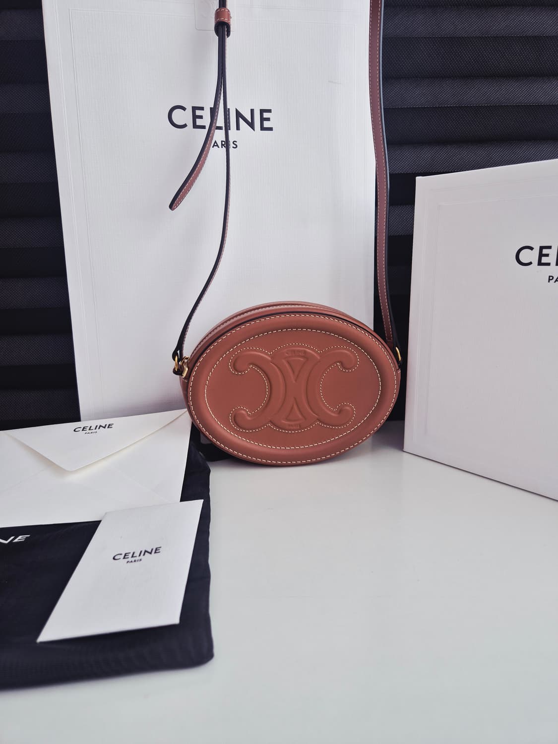 셀린느 트리옹프 오벌 펄스 미니백 (상태 매우 좋아요!) 상품이미지1