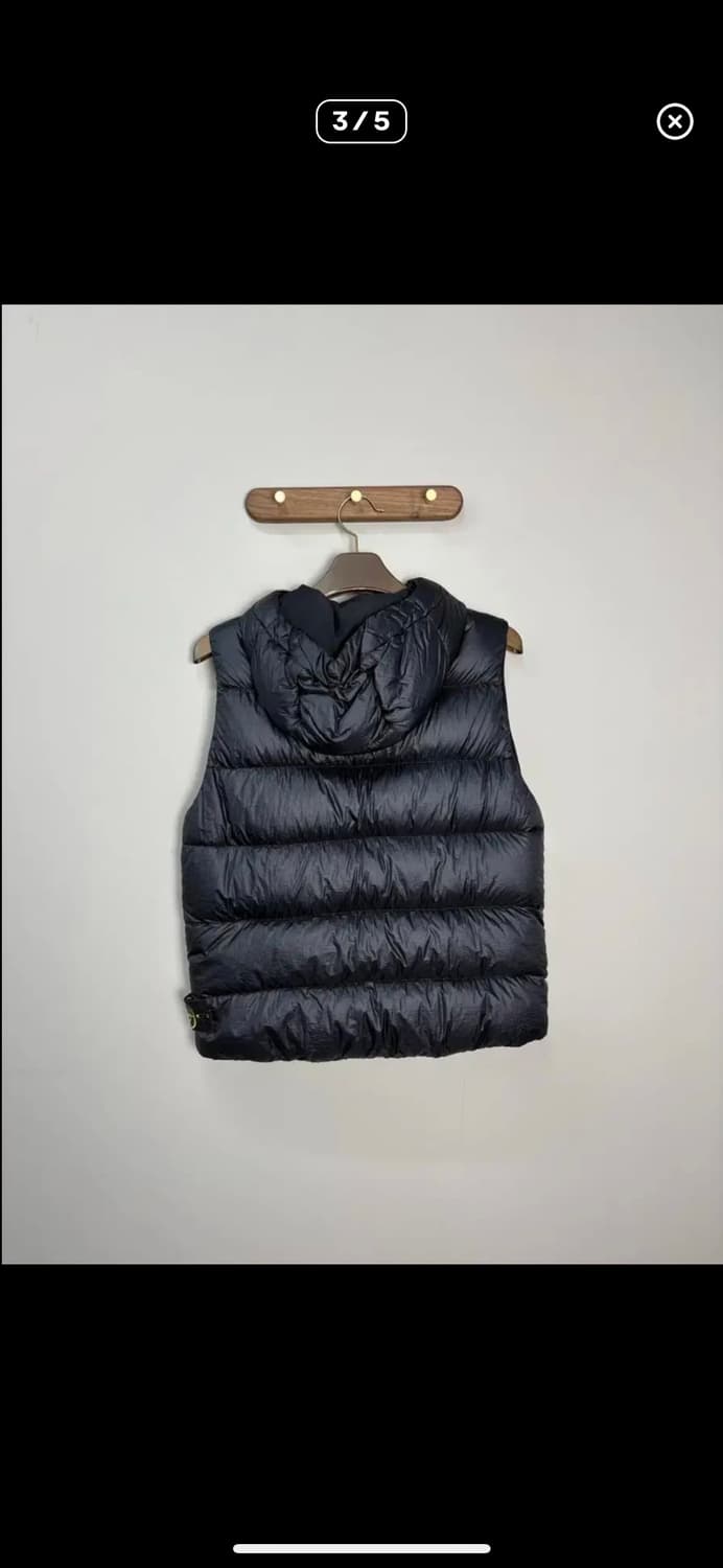 스톤아일랜드 와펜 나일론 후드 다운 베스트 A3013 상품이미지3