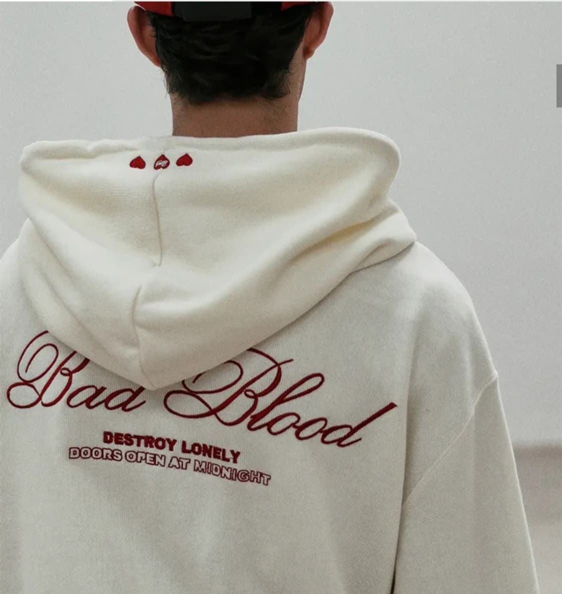 배드블러드 로고 후드집업 크림 상품이미지1