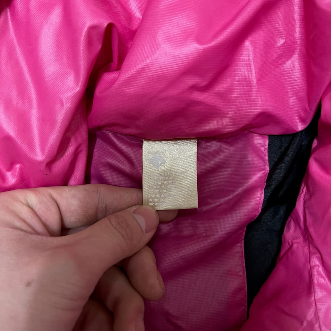 데상트 여성 덕다운 하이넥 퀼팅 경량패딩 XS/85  상품이미지5