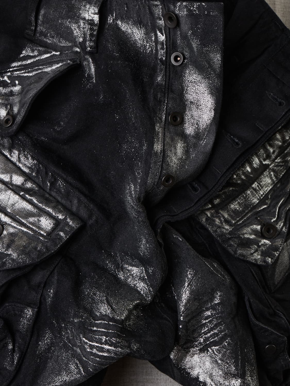 Julius pre ss 2025 실버코팅 가스마스크 팬츠 상품이미지1