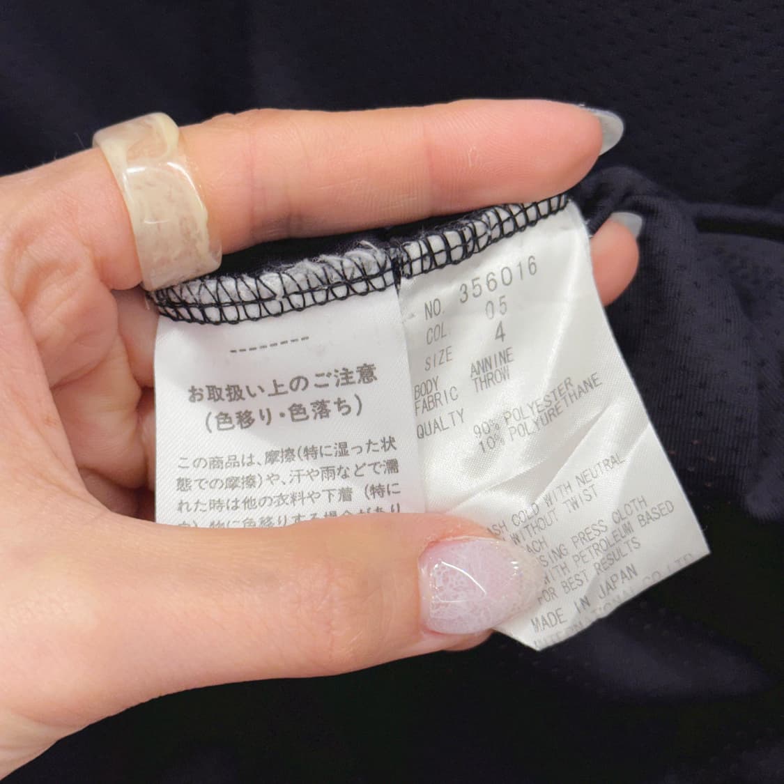 띠어리 브이넥 기능성 반팔 티셔츠 펀칭 메쉬 텍스처 블랙 상품이미지8