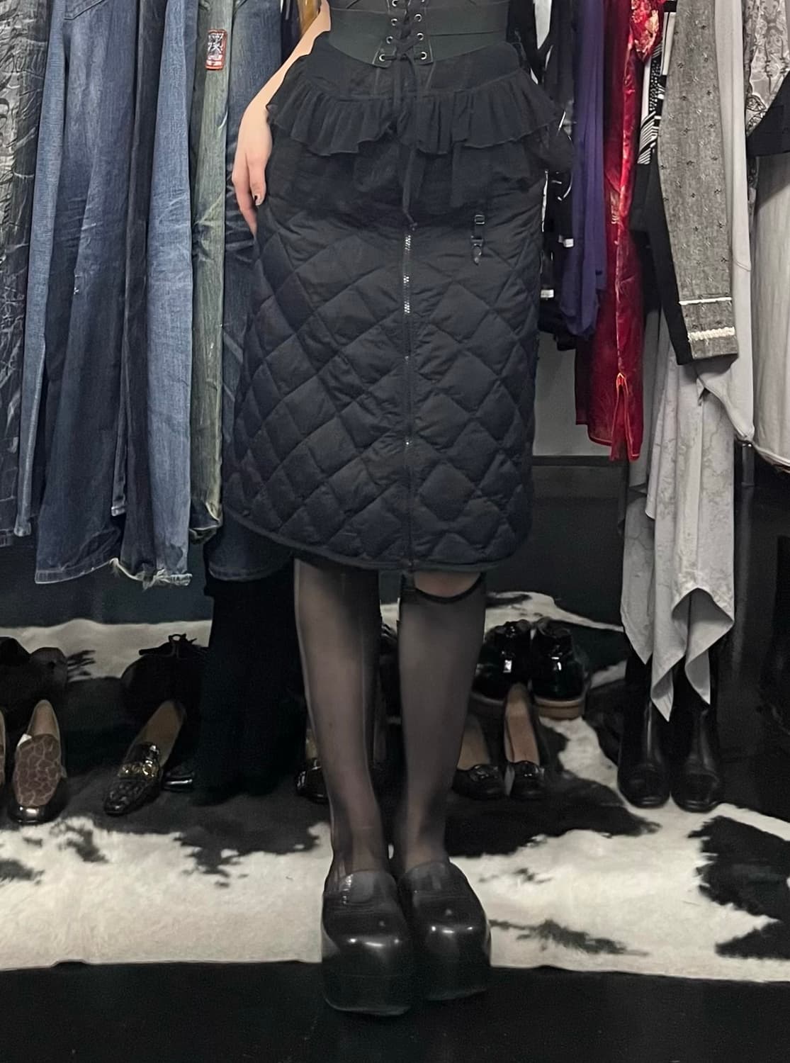 몽클레어 사이드 지퍼 퀄팅 미디 스커트 상품이미지1