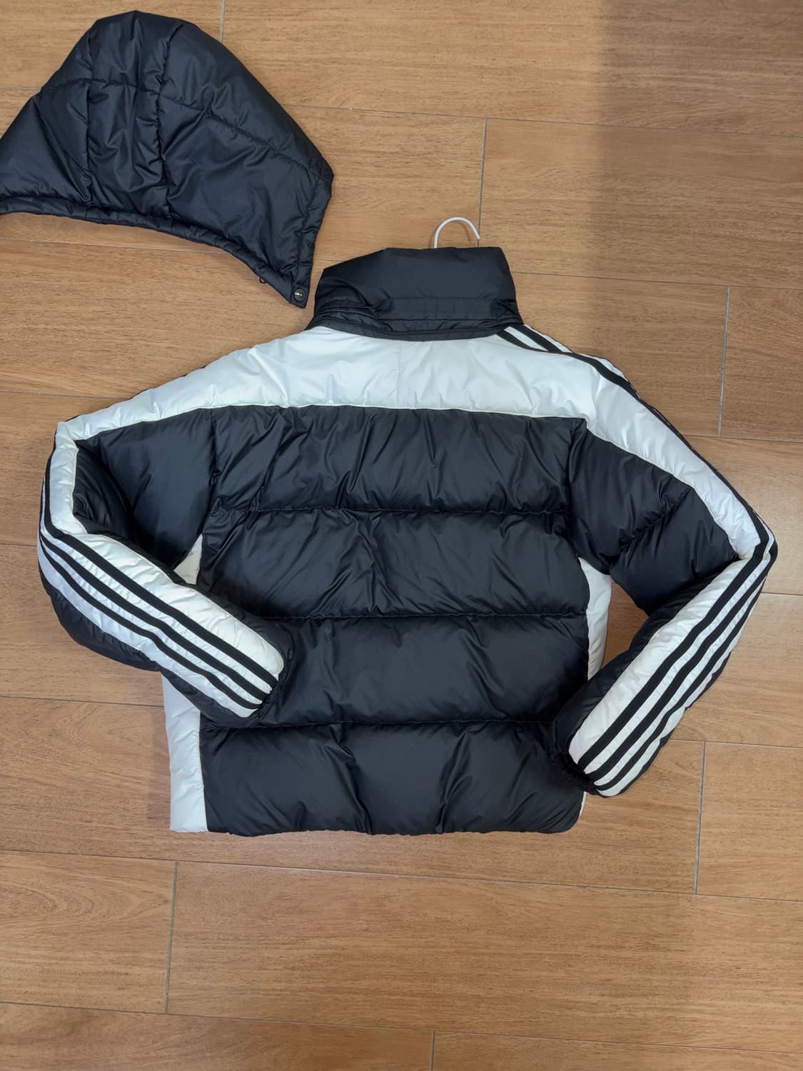 아디다스 흰검 숏패딩 상품이미지2