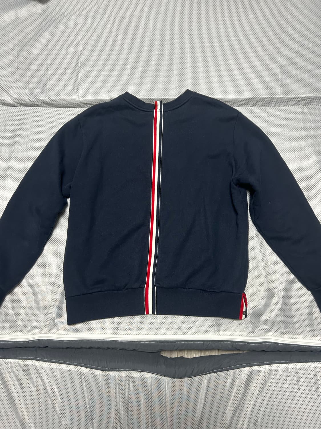 톰브라운 백삼선 맨투맨 3사이즈 상품이미지1