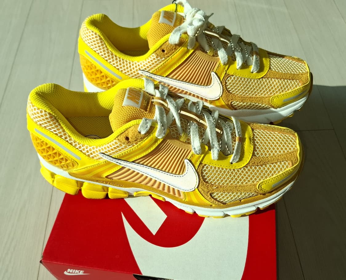 나이키 줌 보메로5 옐로우 오커 260 상품이미지1