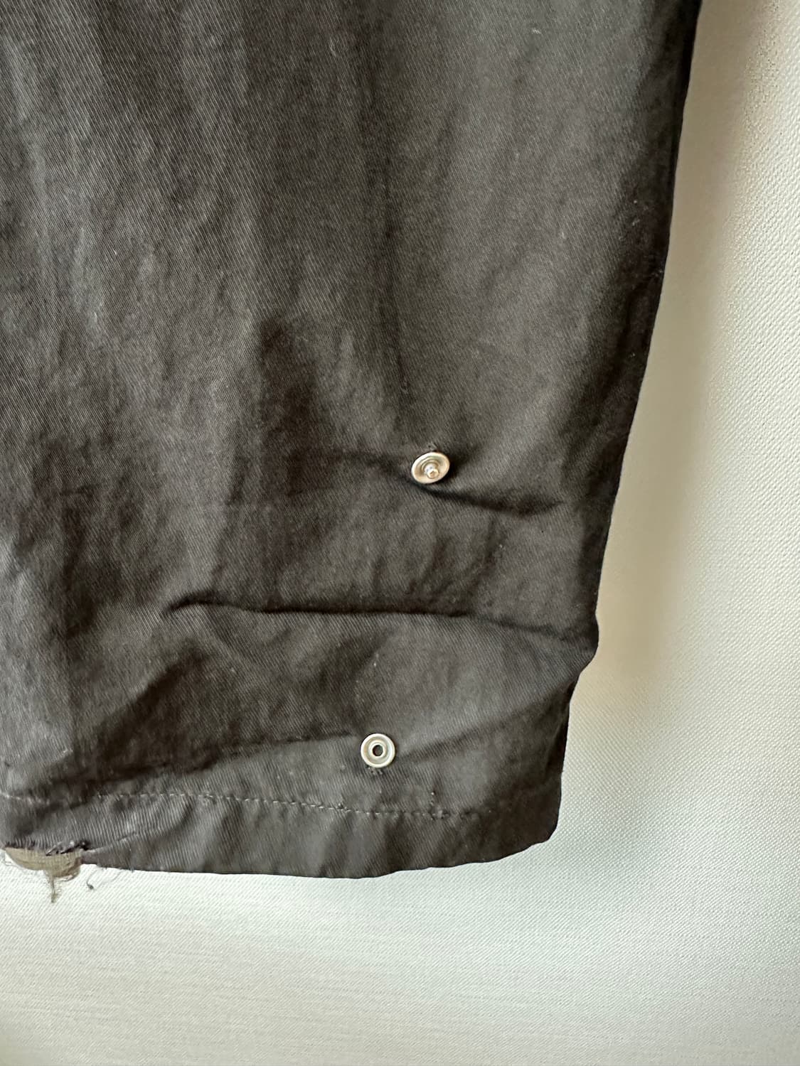 비긴202 Nycoma Two Tuck Pants V2 차콜 브라운 1 상품이미지5