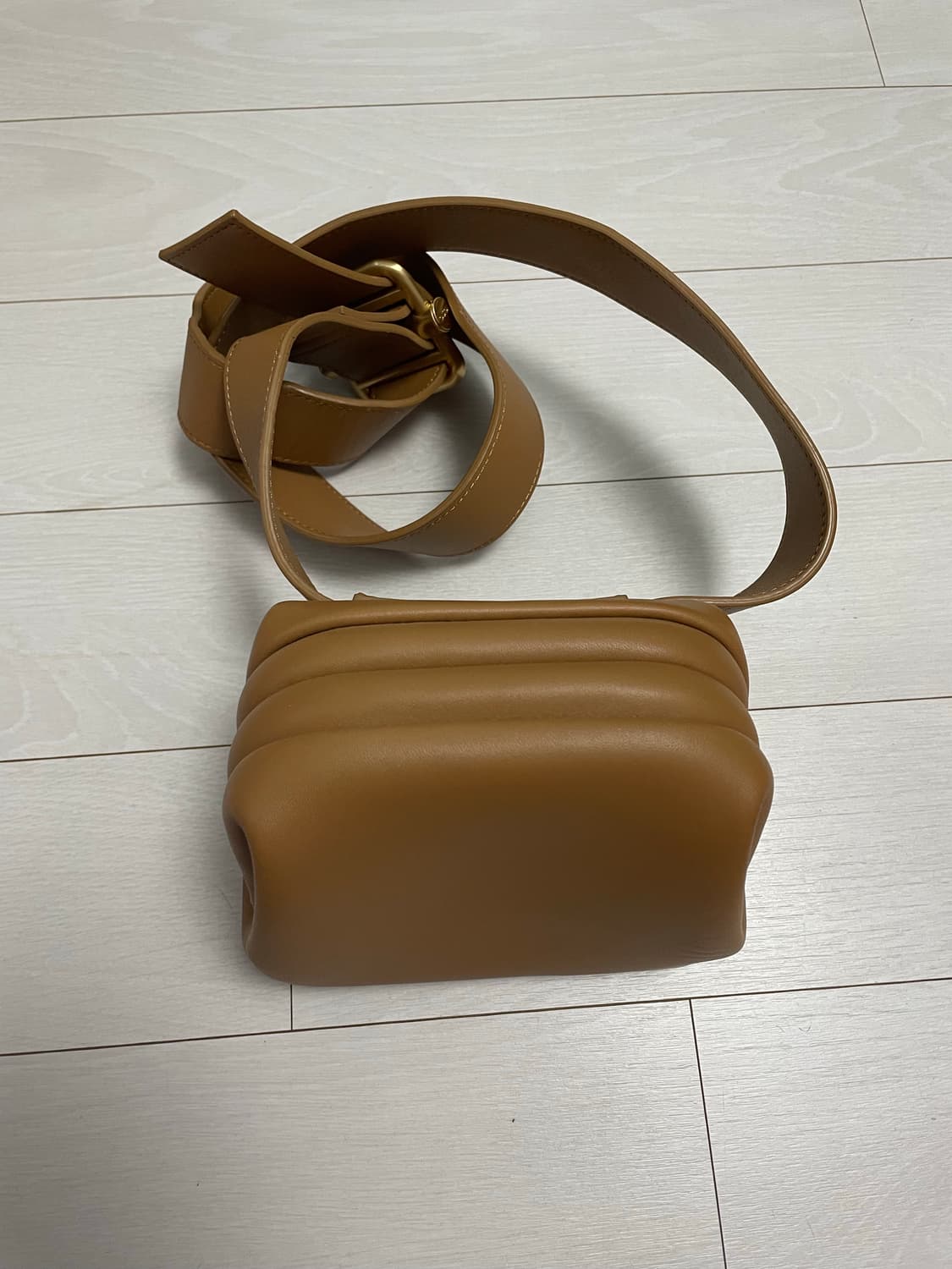 오소이 피칸 브로트 카멜 가방 상품이미지5