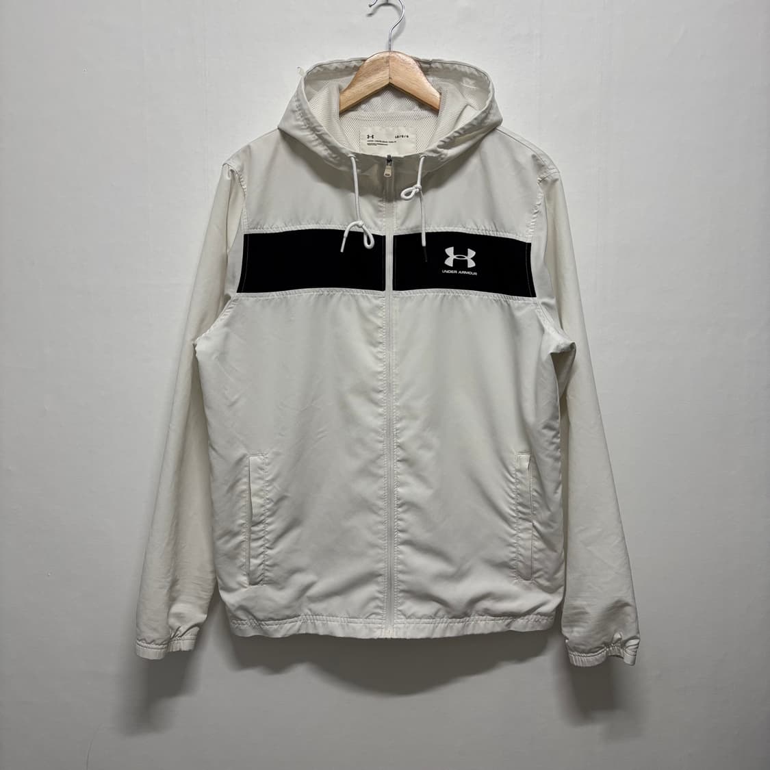 언더아머 화이트 후디 바람막이 상품이미지1