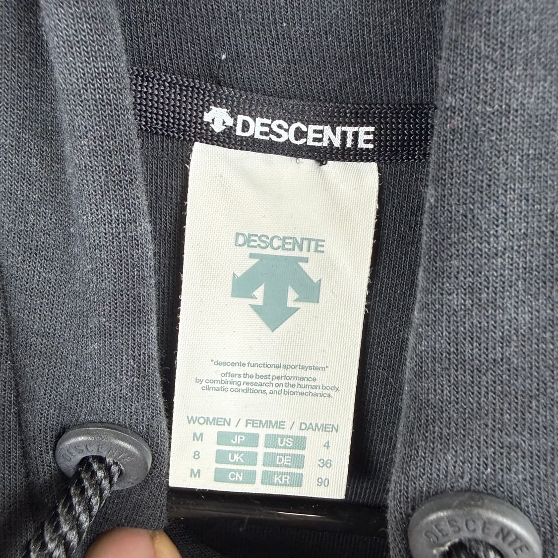 (90) 데상트 기능성 후드 티 블랙 상품이미지3