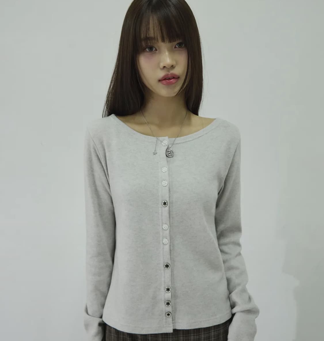 슬릭글로우 스파클 버튼 니트 가디건 라이트그레이 상품이미지2