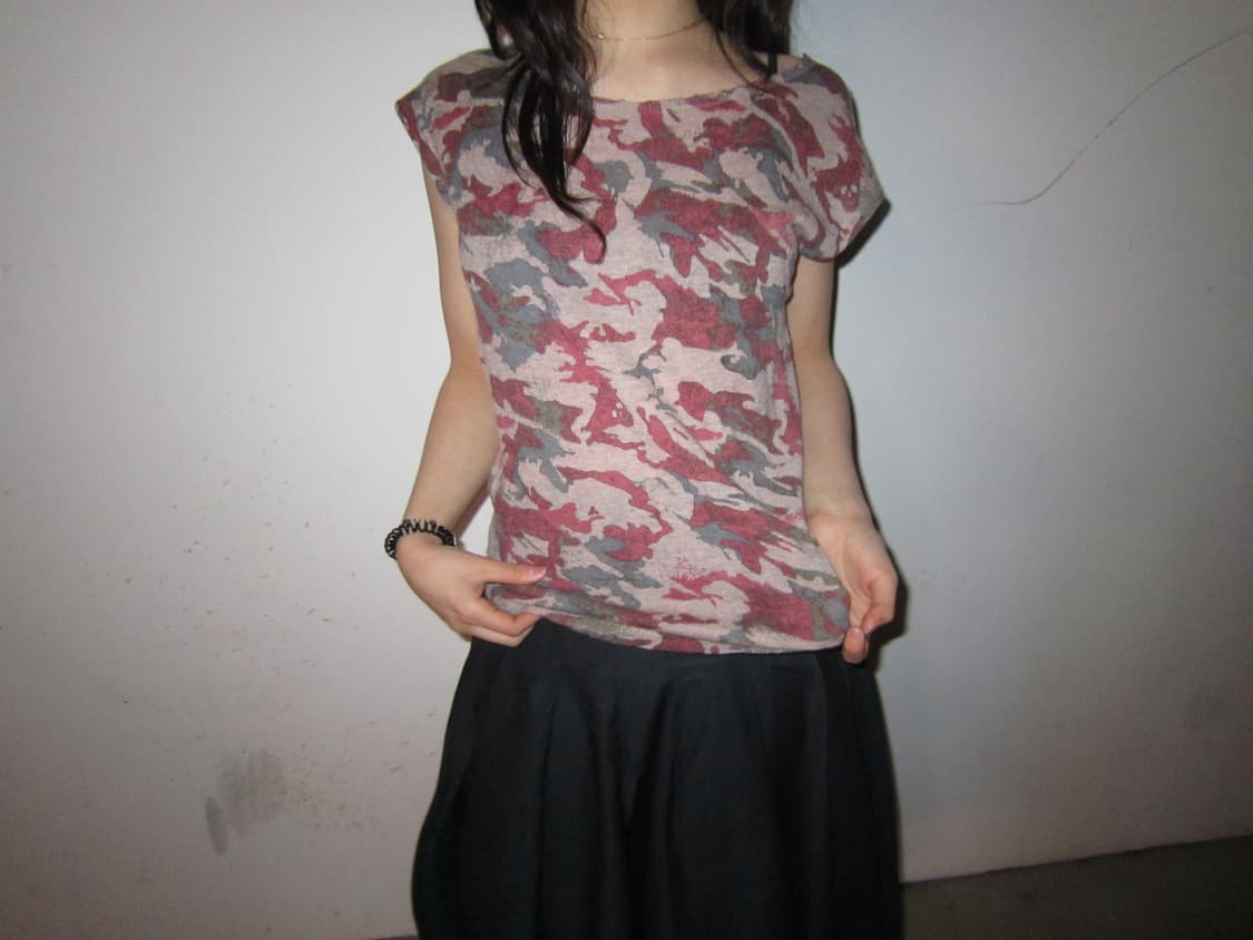 쟈딕 앤 볼테르 캐시미어 슬리브리스 니트 카모플라쥬 프린팅 디테일 베이지 상품이미지3