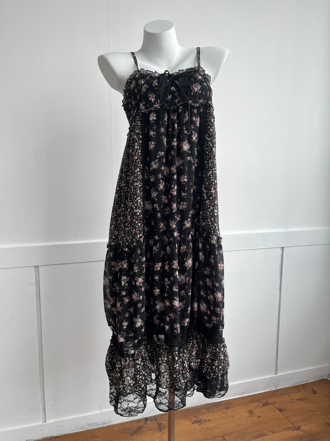 플라워 블랙 레이스 롱 원피스 상품이미지1