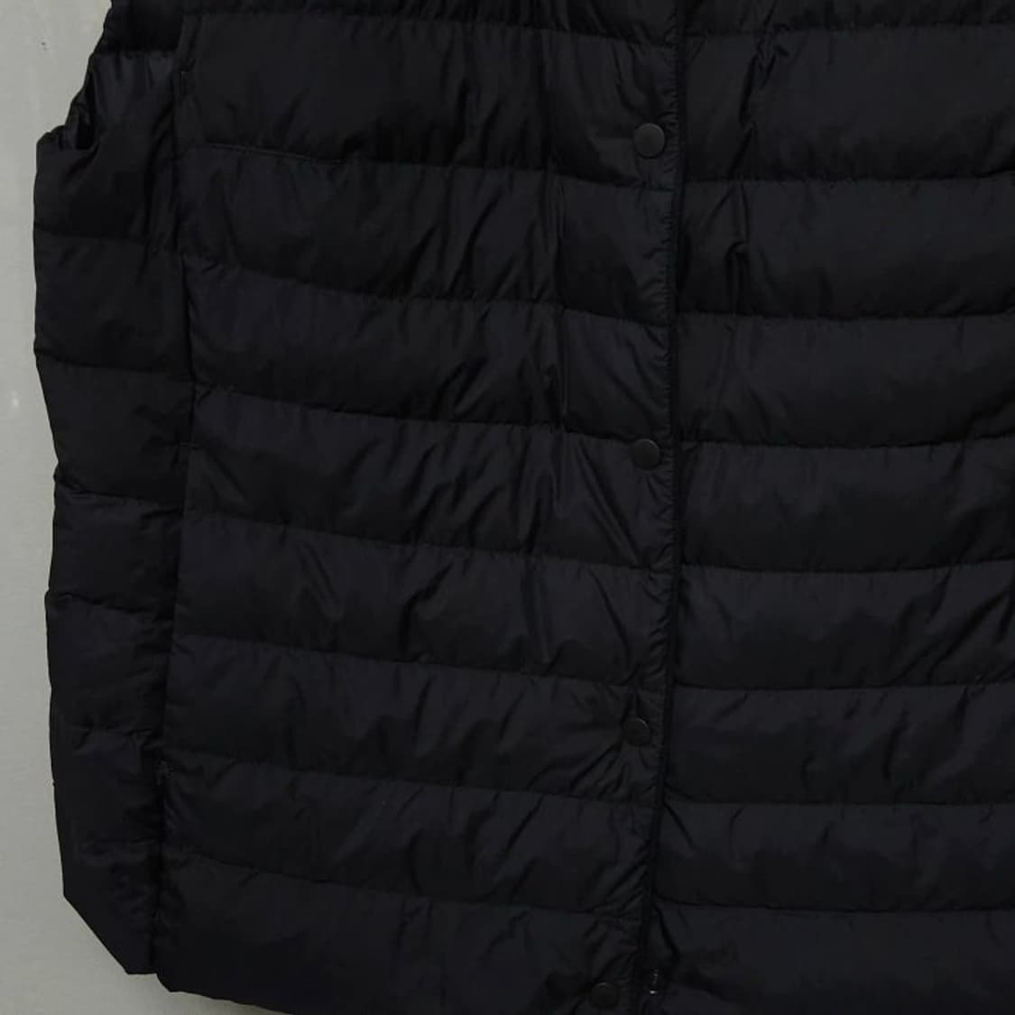 여성88)유니클로 울트라라이트다운 패딩조끼 블랙 상품이미지3