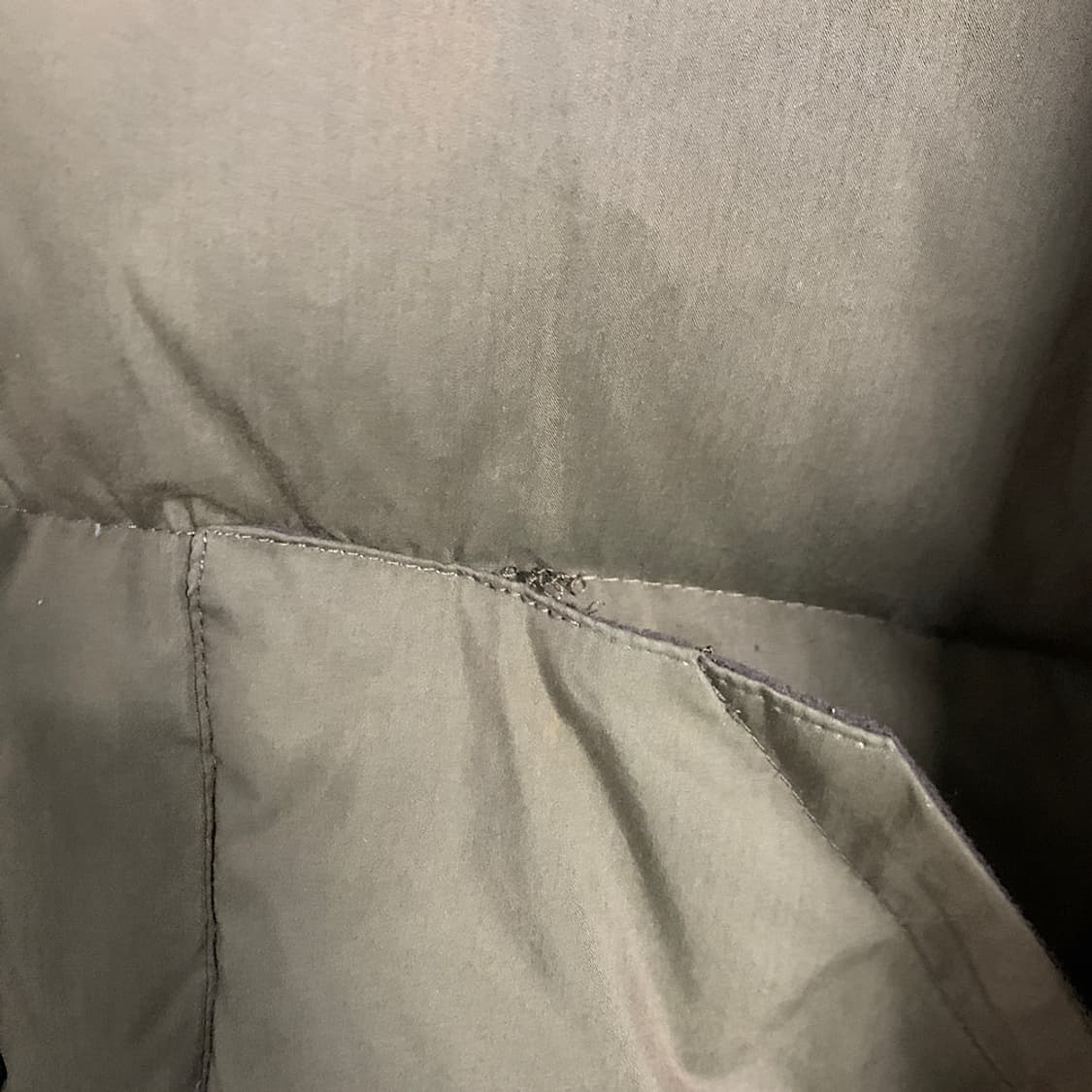 스튜디오 톰보이 남여공용 카키 숏패딩 상품이미지3