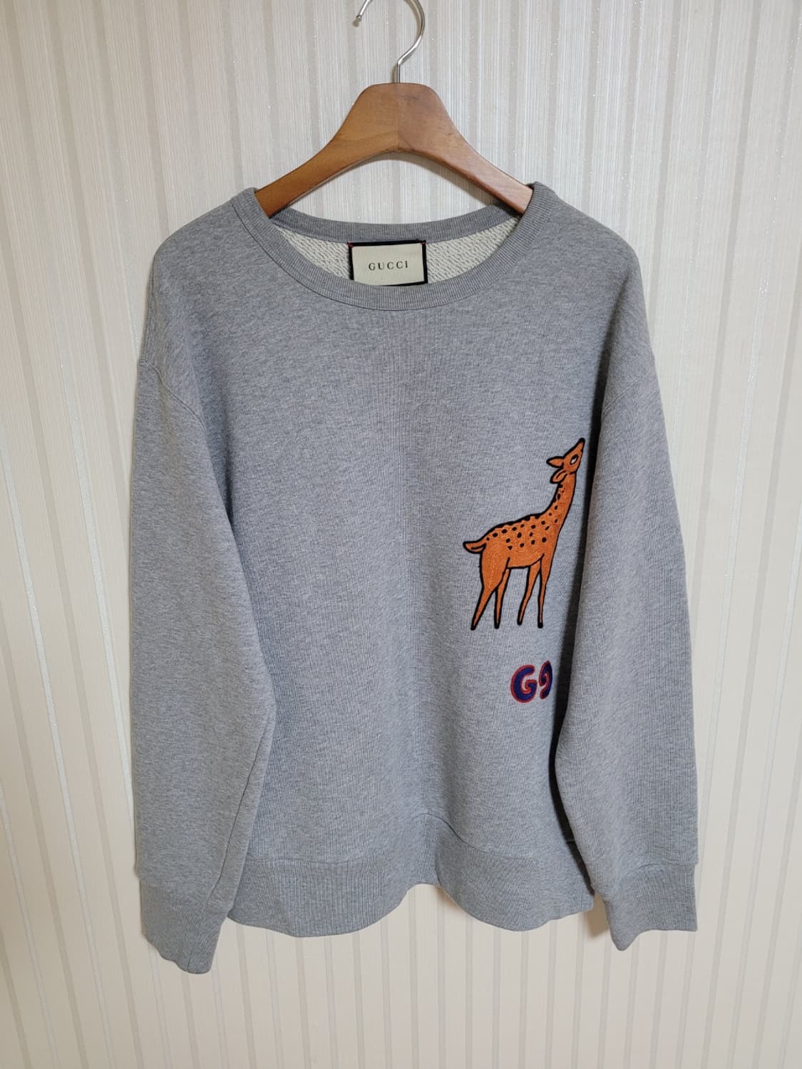 구찌 그레이 GG 사슴 패치 맨투맨 M 상품이미지1