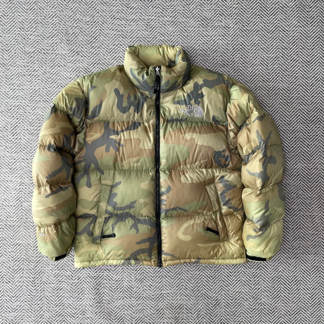 [100] 노스페이스 센터로고 700 카모 눕시 패딩 상품이미지2