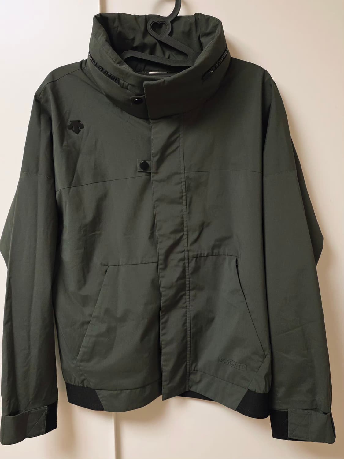 데상트 후드 바람막이 자켓  공용 85 상품이미지2