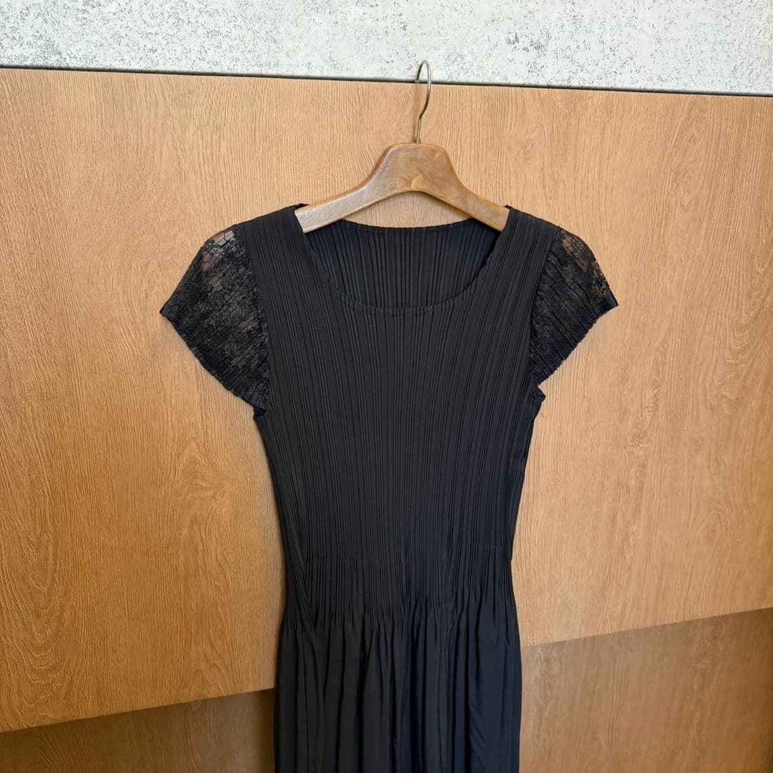 빈티지 플리츠 미디 원피스 반팔 시스루 슬리브 라운드넥 디테일 블랙 상품이미지3