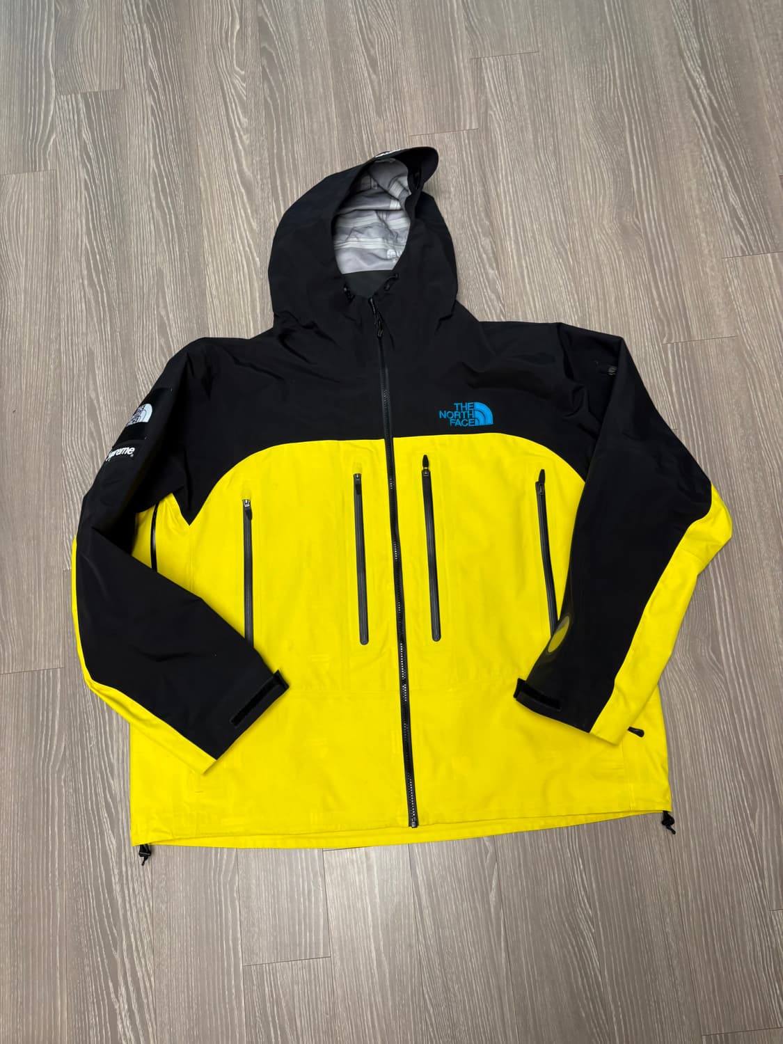 슈프림 x 노스페이스 테입드 심 쉘 자켓 옐로우 - 22FW 상품이미지1