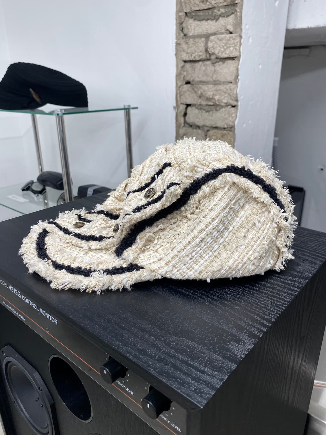 카시라 비대칭 버튼 트위드 햇 상품이미지7