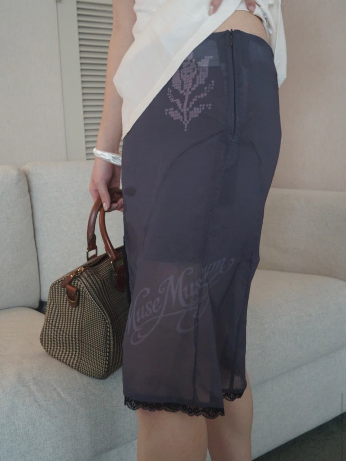 뮤즈뮤지엄 Printed Lace Midi Skirt Charcoal 상품이미지2