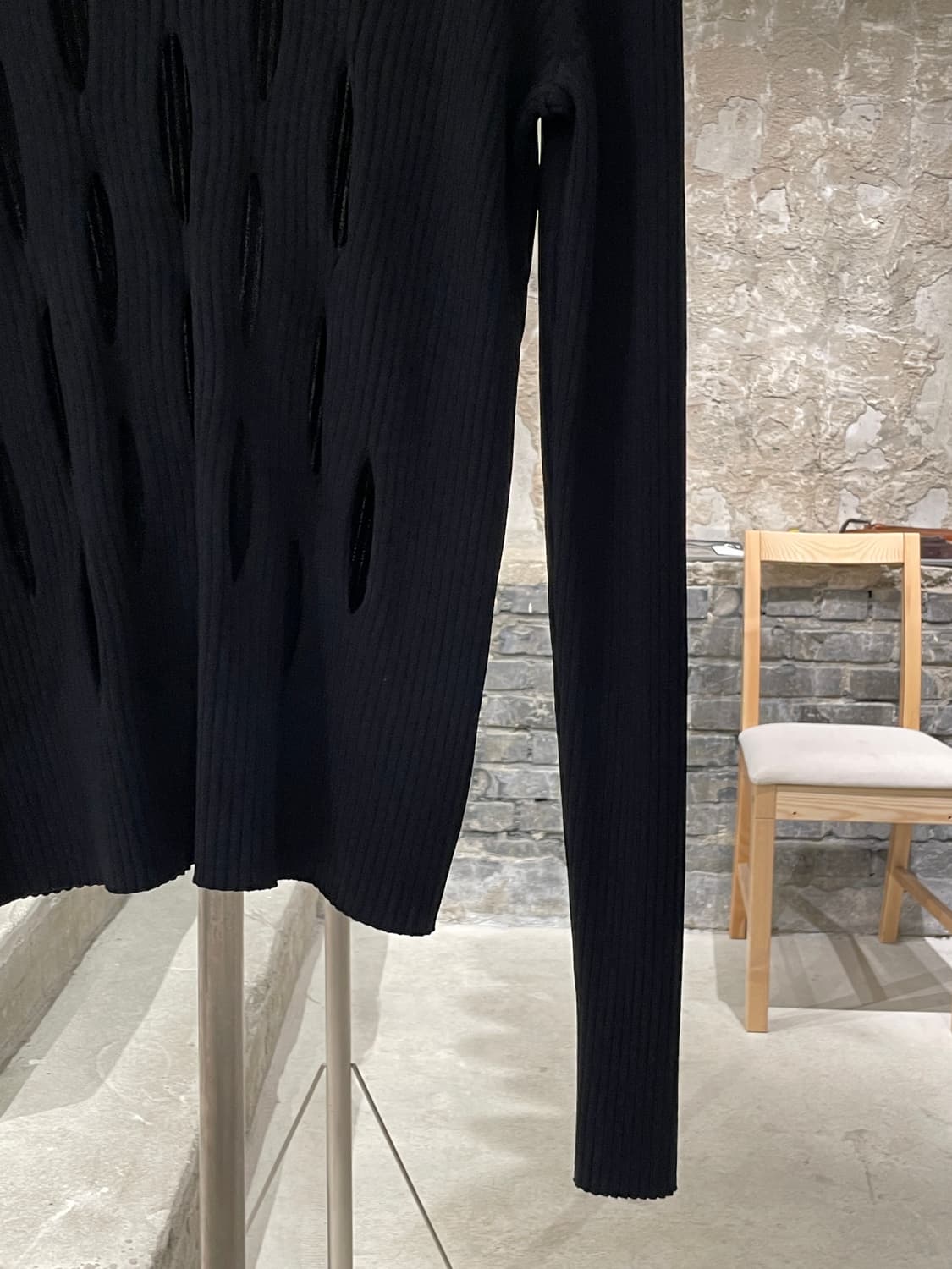 디온 리 블랙 컷 아웃 골지 니트 상품이미지5