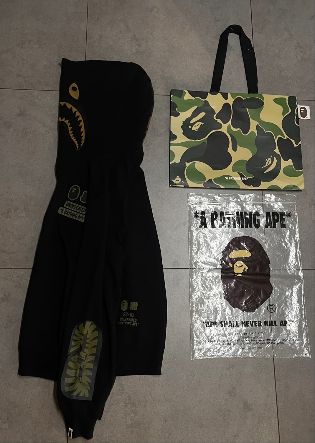 새상품급 ) 베이프 언디핏 녹계 반카모 샤크 후드집업 상품이미지2