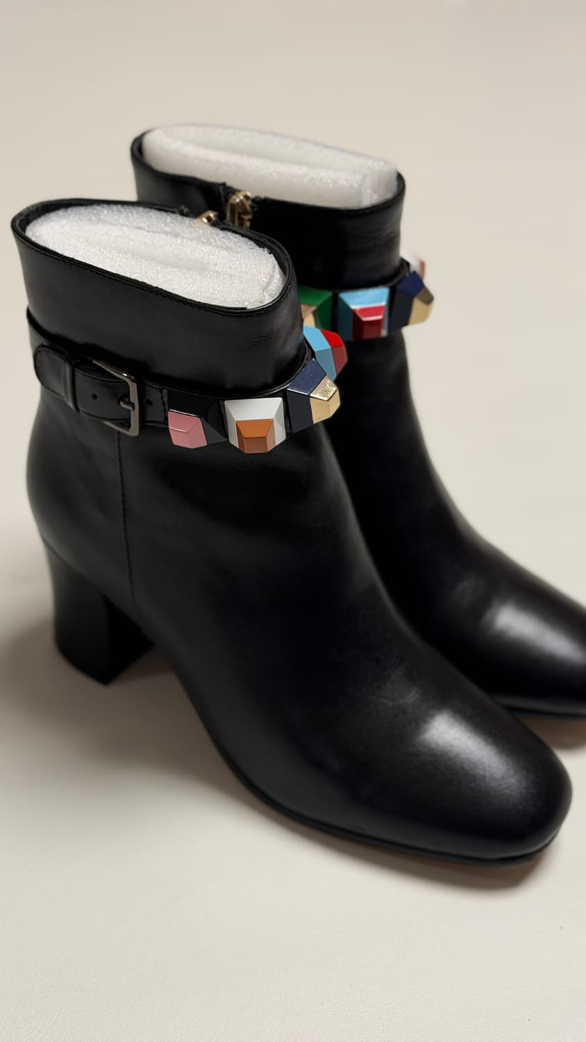 새상품) 펜디 레인보우 스터드 가죽 앵클 부츠 블랙 240mm 상품이미지2