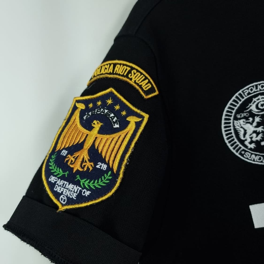 [선데이오프클럽] 폴리시아 엠브로이더드 피케셔츠 카라티 블랙 M20239 상품이미지8