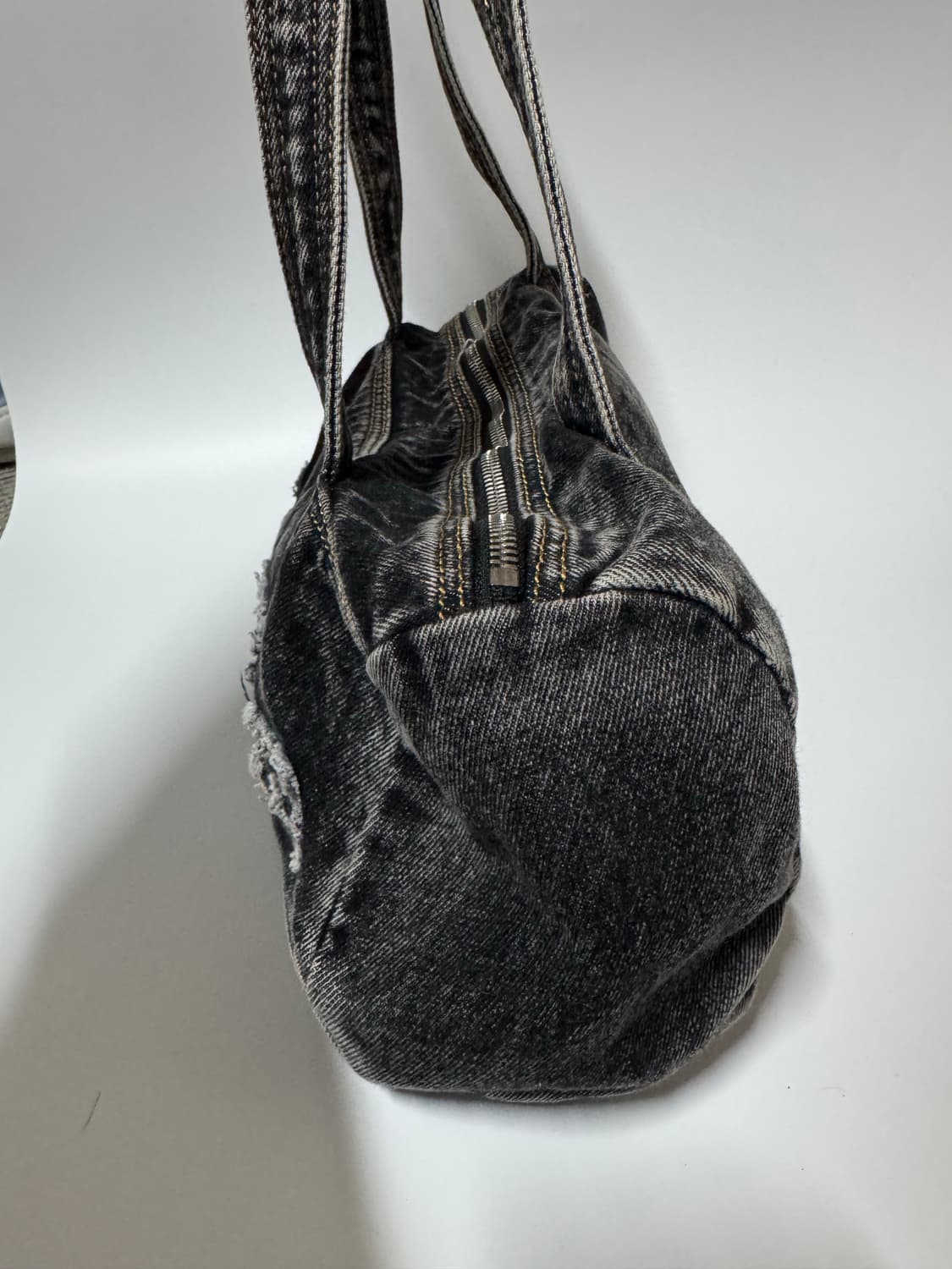 마뗑킴 워시드 데님 더플백 블랙 상품이미지5