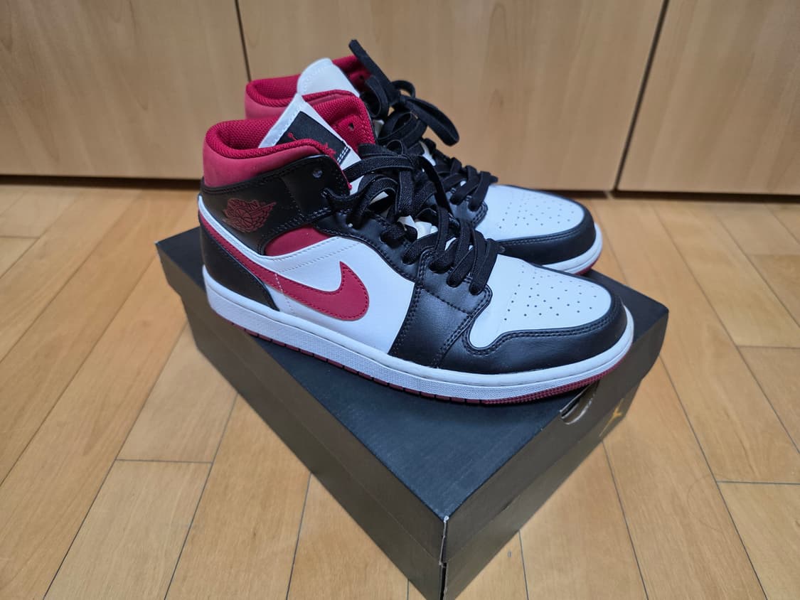 조던1 미드 짐레드 블랙 화이트 상품이미지2