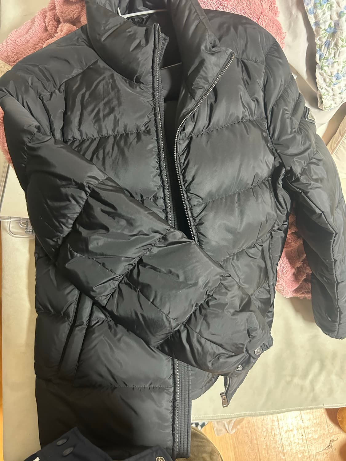 프라다 삼각 로고 패딩 남성 46 상품이미지1