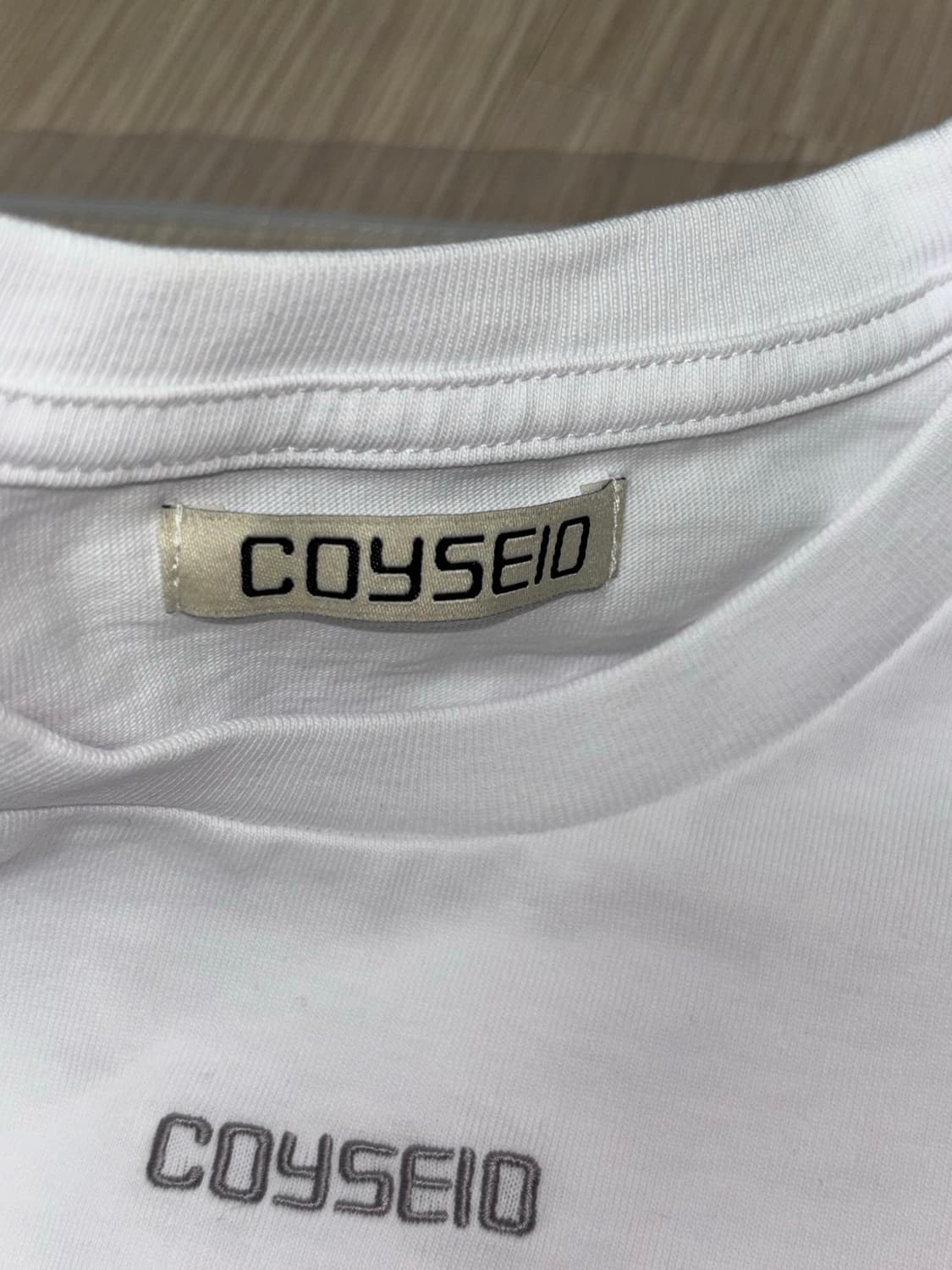 COYSEIO 코이세이오 미니 로고 티셔츠 화이트 상품이미지4