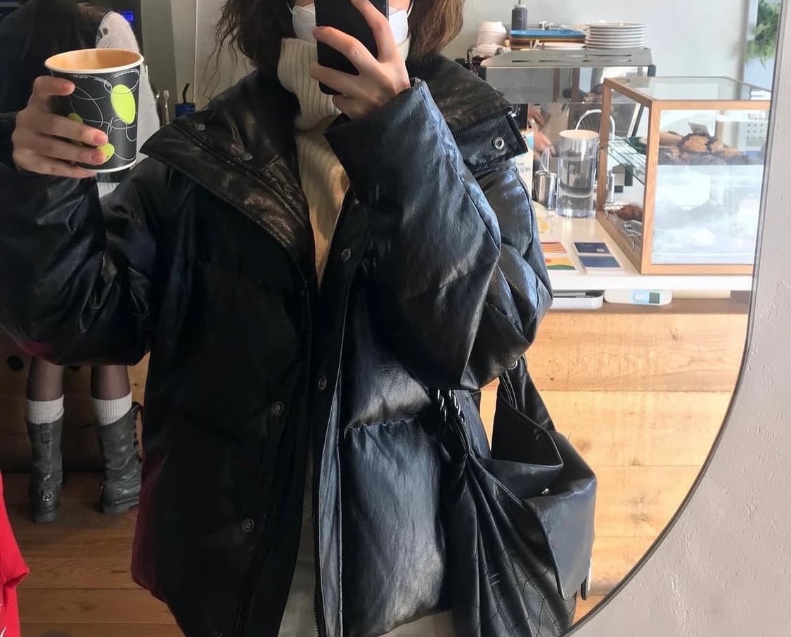 시엔느 레더 심볼 패딩 블랙 상태좋음 옷걸이 커버  상품이미지1