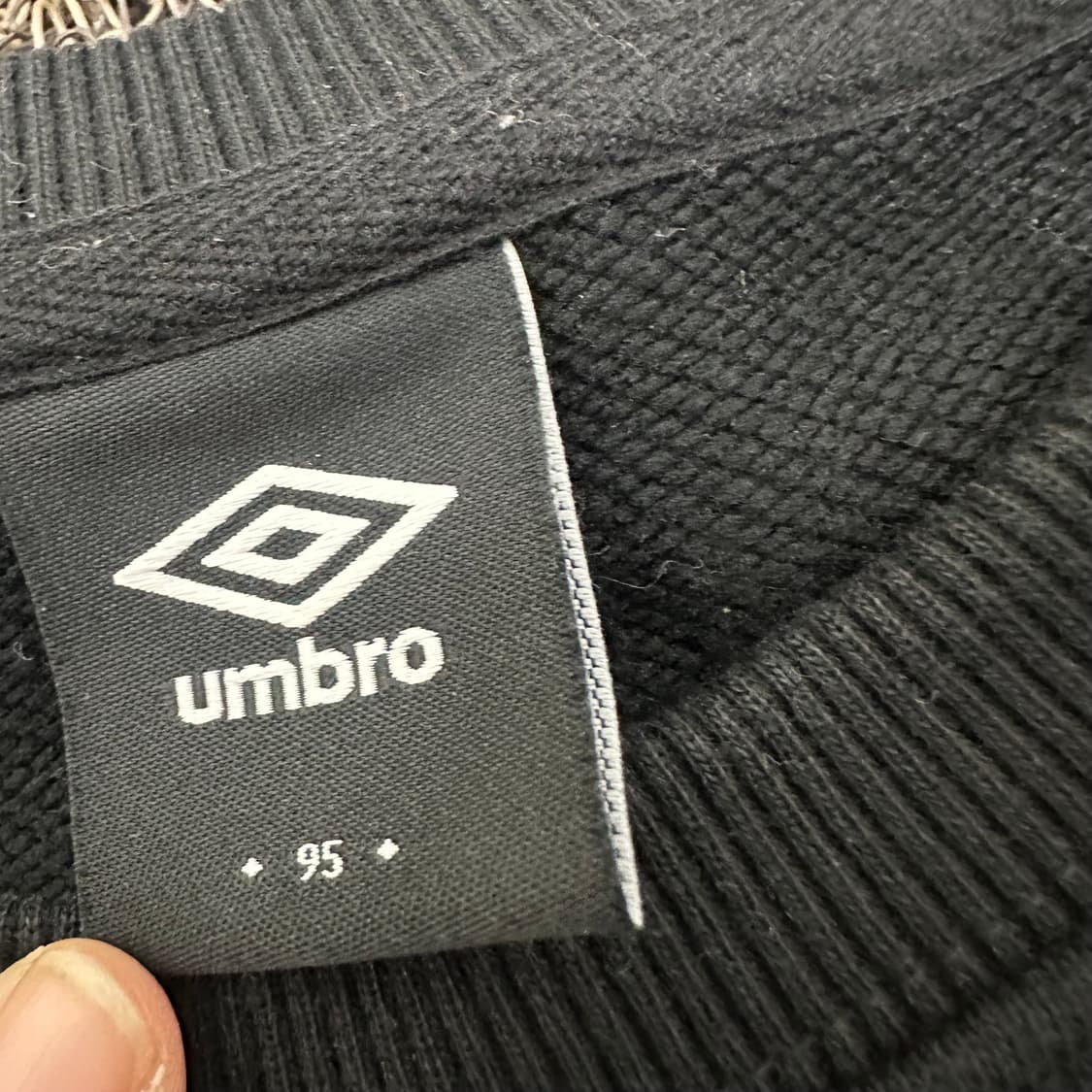 엄브로 맨투맨 블랙 95(M) 상품이미지4