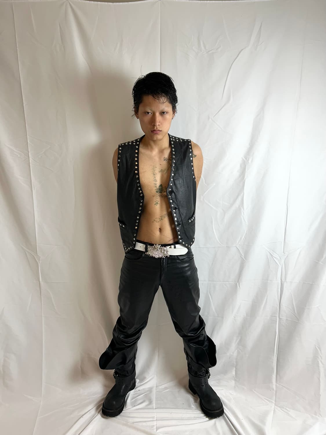 Cow Skin Line Stone Vest 상품이미지1