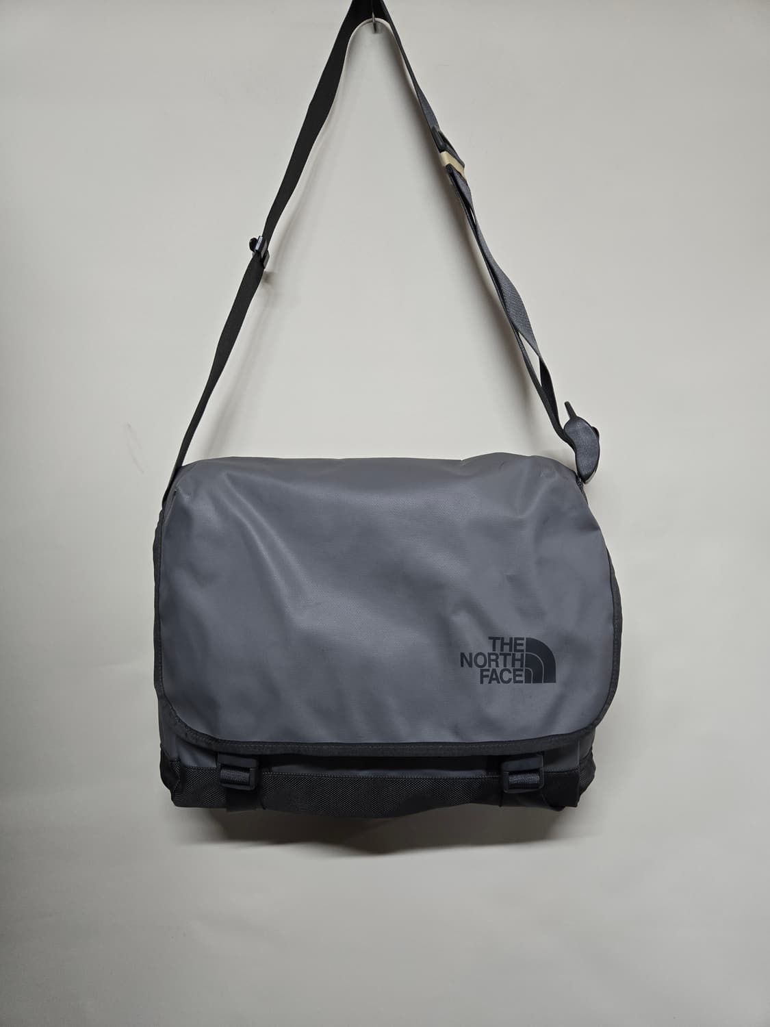 노스페이스 메신저백 그레이 상품이미지1