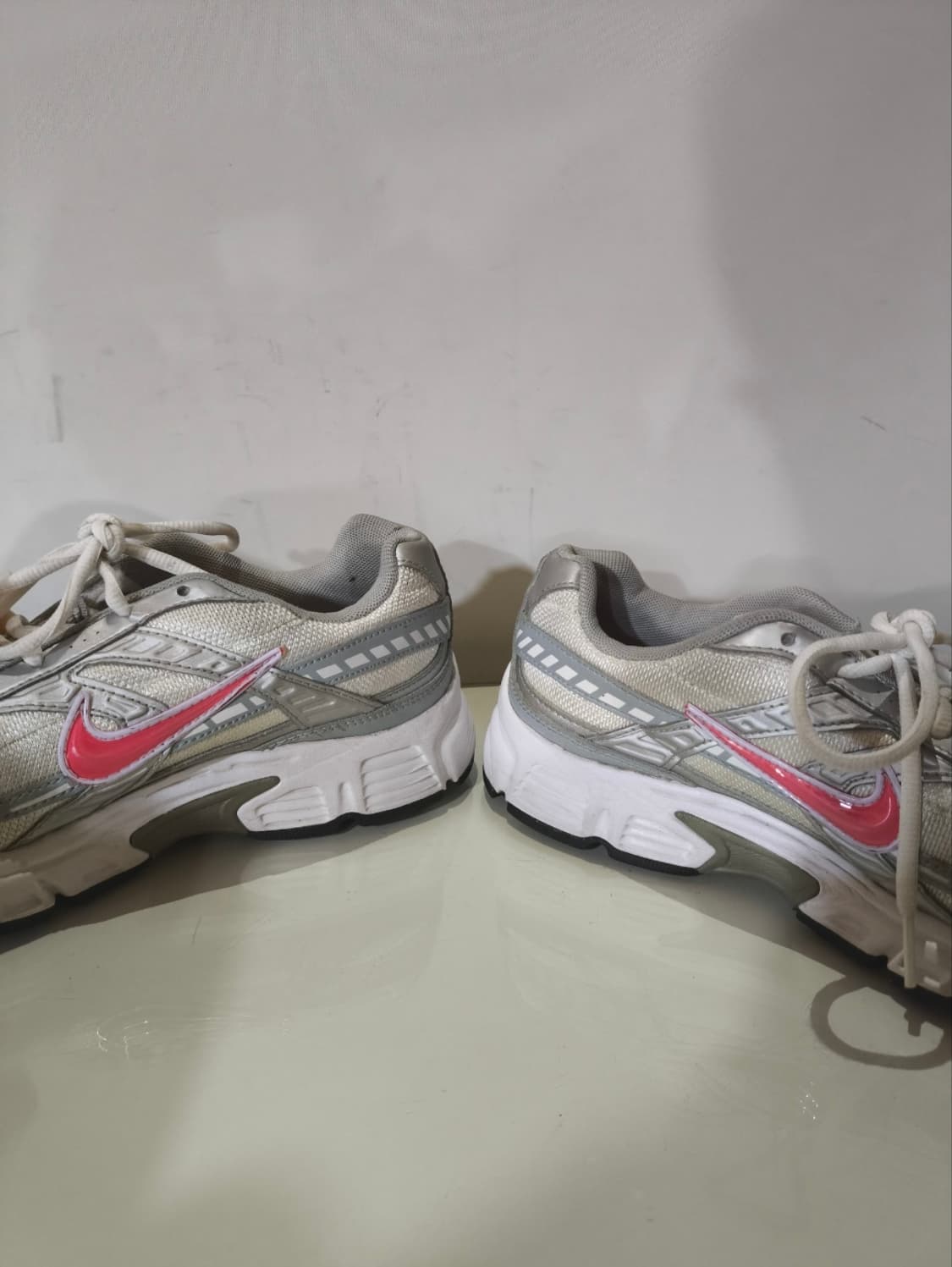 245mm 나이키 이니시에이터 실버 러닝화 운동화  상품이미지7